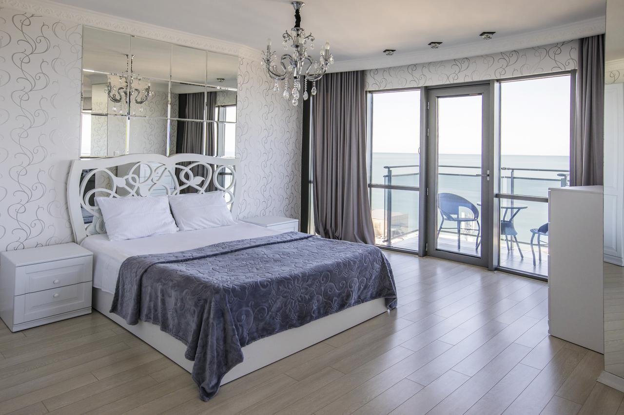 Tina'S Apartments With Panoramic Sea View Batumi Exterior photo